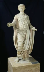 Statua di un bambino